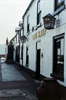 Images Dated 8th August 1997: The Ship Inn at Saltburn. 8th August 1997