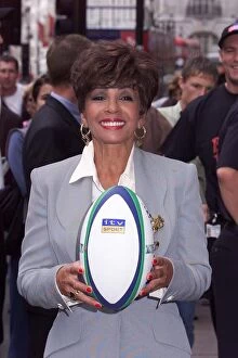 Images Dated 8th September 1999: Shirley Bassey launches ITV rugby world cup September 1999