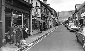 Shoppers out and about in Hannah Street, Porth 25th March 1985