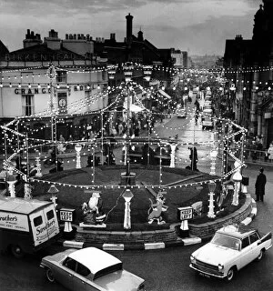 00611 Gallery: A showpiece of the Birkenhead illuminations, a traffic island in Grange Road with