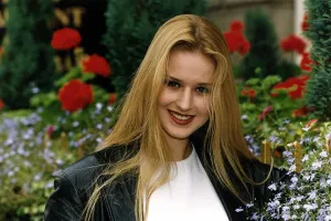 Simone Robertson Ausralian actress stars in tv show Neighbours Simone Robertson Ausralian actress stars in tv show Neighbours