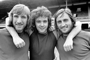 Images Dated 21st April 1975: Singer David Essex pictured at Upton Park with footballers Billy Bonds