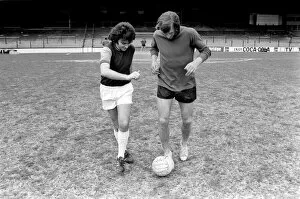 Images Dated 21st April 1975: Singer David Essex pictured at Upton Park as he joins West Ham United for a day of