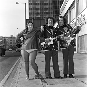 Singer Laura Devon. January 1975 75-00445-007 Singer Laura Devon. January 1975 75-00445-007