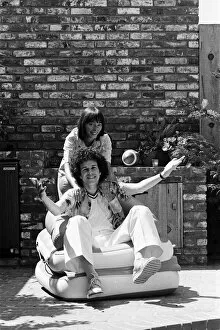 Images Dated 26th July 1977: Singer Leo Sayer and his wife Jan at home in Beverly Hills, California. 26th July 1977