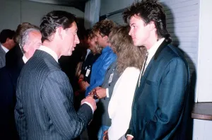Images Dated 20th June 1986: Singer Paul Young with Prince Charles at a concert to celebrate the 10th anniversary of