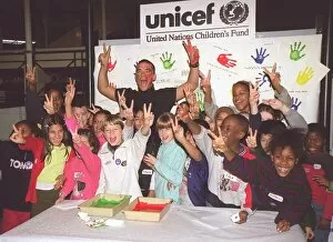 Images Dated 17th November 1999: Singer Robbie Williams gets his hands dirty. November 1999. For Unicef