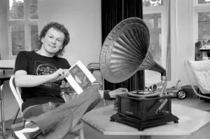 Singer/Songwriter/Musician: Mike Batt. February 1975 75-01143-002 Singer/Songwriter/Musician: Mike Batt. February 1975 75-01143-002