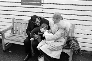 Images Dated 14th January 1972: Singer Tony Bennett with his daughter Joanna and wife Sandra at London Zoo