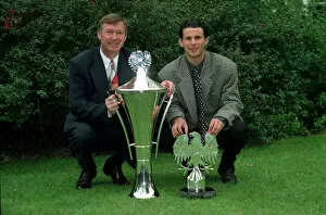 01478 Gallery: Sir Alex Ferguson and Ryan Giggs with the Barclays Premiership Trophy - May 1993