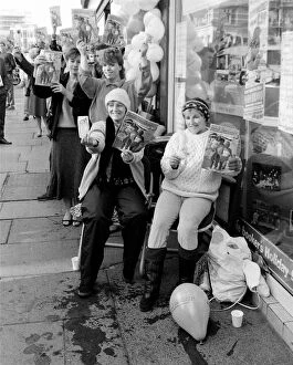 Images Dated 3rd November 1985: Sisters Magaret Pepper and Carole Peacock at the front of the line for the cheapest