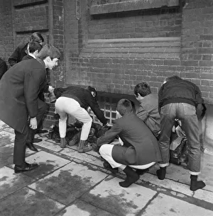 Images Dated 4th April 1970: Skinheads clash in Farringdon Road, London. Twenty to thirty youths were chased
