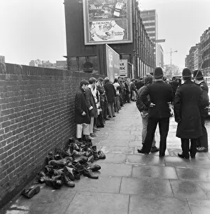 Images Dated 4th April 1970: Skinheads clash in Farringdon Road, London. Twenty to thirty youths were chased