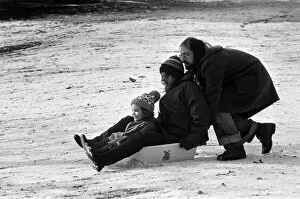 Images Dated 8th February 1986: Sledging in Reading. 8th February 1986