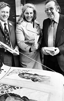 Images Dated 5th November 1973: Smiles all the way from the SNP line-up yesterday of Dr Craig Rankin
