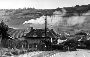 Images Dated 27th August 1986: The smoke from the Brickhouse Dudley factory over Risca. 27th August 1986