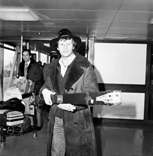 Images Dated 2nd February 1981: Snooker Champion Alex 'Hurricane'Higgins leaving Heathrow airport for
