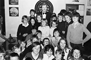Images Dated 8th June 1981: Snooker player Steve Davis with a group of young fans. 8th June 1981
