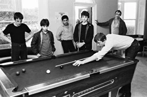 Images Dated 8th June 1981: Snooker player Steve Davis with kids in a Margate arcade playing pool