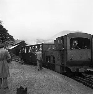 Snowdon - Holidaymakers board the steam train at the summit of Snowdon. August 1952 C4036 Snowdon - Holidaymakers board the steam train at the summit of Snowdon. August 1952 C4036