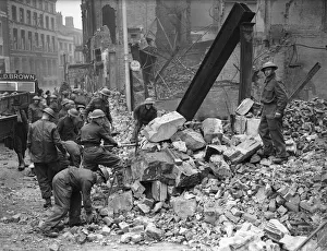Soldiers brought in to Coventry to help with the clear up following the heavy German air Soldiers brought in to Coventry to help with the clear up following the heavy German air