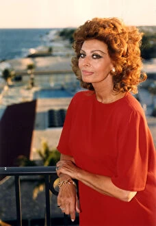 Images Dated 12th March 1993: SOPHIA LOREN ARCHIVE - SOPHIA LOREN PICTURED 12 MARCH 1993