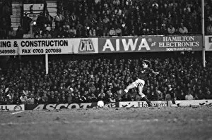 Images Dated 7th December 1991: Southampton 1-1 Liverpool, Division One match held at The Dell, Southampton
