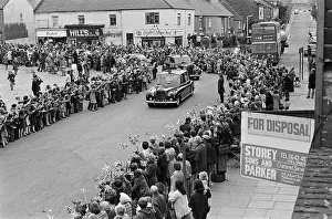Spectators await Queen Elizabeth II in Eston during her Silver Jubilee tour Spectators await Queen Elizabeth II in Eston during her Silver Jubilee tour