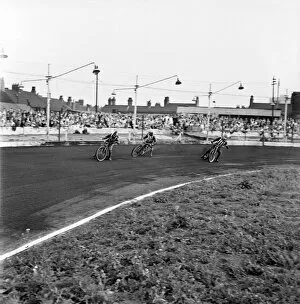 Supporters And Spectators Gallery: Speedway at stoke, motorsport. June 1960 M4380-001