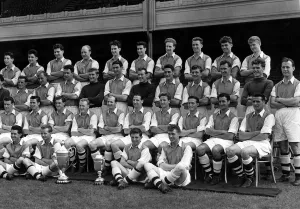 Sport - Footbal - Arsenal - 1955-56 - Team Back Row - L to R - Popple, Nicholas Sport - Footbal - Arsenal - 1955-56 - Team Back Row - L to R - Popple, Nicholas