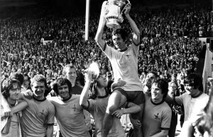 Sport - Football - Arsenal - 1971 - FA Cup Final Arsenal lift the FA Cup following Sport - Football - Arsenal - 1971 - FA Cup Final Arsenal lift the FA Cup following