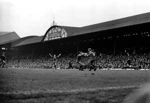 Sport: Football: Liverpool v. Southampton. Action from the match. October 1969 Z10377-016 Sport: Football: Liverpool v. Southampton. Action from the match. October 1969 Z10377-016