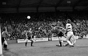 Images Dated 19th April 1977: Sport: Football: Queens Park Rangers vs. Manchester United. April 1977 77-02218-015