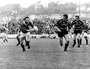Images Dated 1st September 1979: Sport - Rugby - Lalnellis Ray Gravell on the attack against Pontypridd at Stradey
