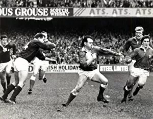 Images Dated 20th February 1988: Sport - Rugby - Wales v Scotland - 1988 - Ieuan Evans makes a break - Western Mail