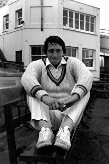 Images Dated 13th April 1977: Sport. Unusual. Humour. Cricketer Derek Randall. Derek Randall