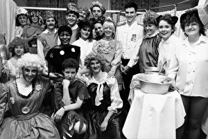 Images Dated 29th December 1987: Staff from North Riding Infirmary, Middlesbrough, entertained family