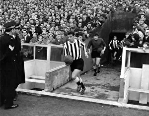 Newcastle United Gallery: STAN ANDERSON LEADS OUT NEWCASTLE UNITED FOR HIS FIRST MATCH IN CHARGE