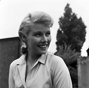 00876 Gallery: The stars of Our Man in Havana. Jo Morrow. 20th May 1959