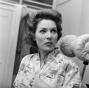 00876 Gallery: The stars of Our Man in Havana. Maureen O Hara. 20th May 1959