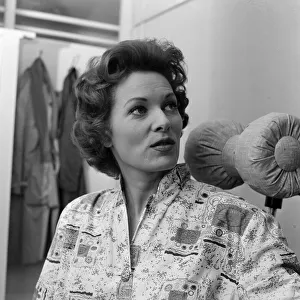 00876 Gallery: The stars of Our Man in Havana. Maureen O Hara. 20th May 1959