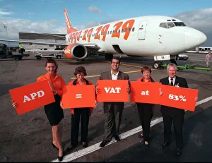 Stelios Haji-loannou of easyJet October 1997 With staff beside aircraft Holding orange Stelios Haji-loannou of easyJet October 1997 With staff beside aircraft Holding orange