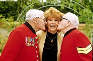 Stephanie Powers actress with Chelsea pensioners at the Chelsea Flower Show