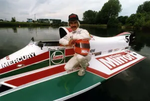 Steve Kerton the formula one power boat racer Steve Kerton the formula one power boat racer