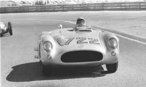 STIRLING MOSS DRIVING A MERCEDES - SEPT 86 STIRLING MOSS DRIVING A MERCEDES - SEPT 86