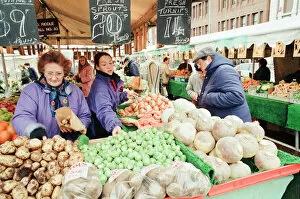 Images Dated 13th January 1993: Stockton Fruit and Vegetable Market, Stockton, North East England, 13th January 1993