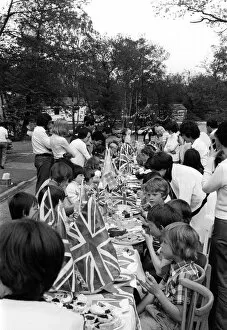 Images Dated 5th June 1977: Street Parties for the Queens Silver Jubilee June 1977 Silver Jubilee Party