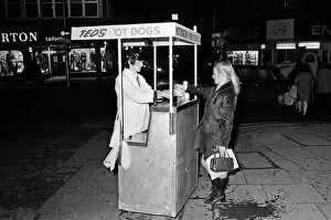 Images Dated 20th November 1970: Street trader selling hot dogs. Birmingham, West Midlands. 20th November 1970
