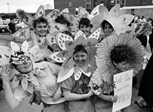 Images Dated 15th May 1986: Students from St Marys Sixth Form College, Middlesbrough, take part in fun run