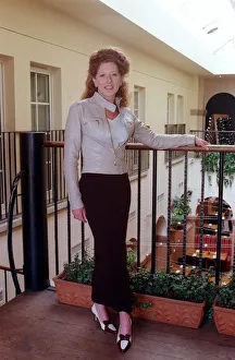 STYLE EXPERT KELLY HOPPEN May 1999 Resting arm on bannister STYLE EXPERT KELLY HOPPEN May 1999 Resting arm on bannister
